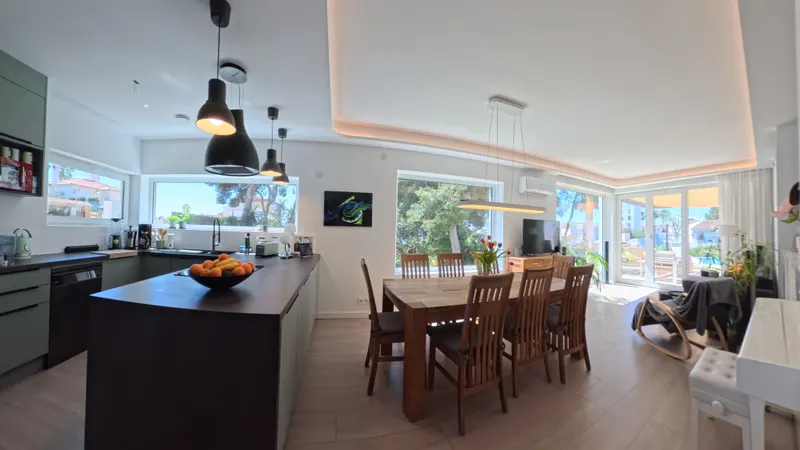 Integrated Space: Kitchen, Dining & Living Harmony