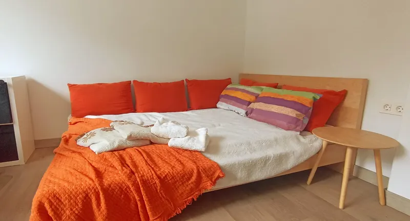 Bedroom 2: Cozy Bed & Nightstand Lamp