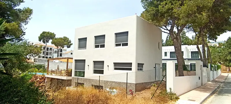Bioclimatic Cubic Architecture & Motorized Blinds
